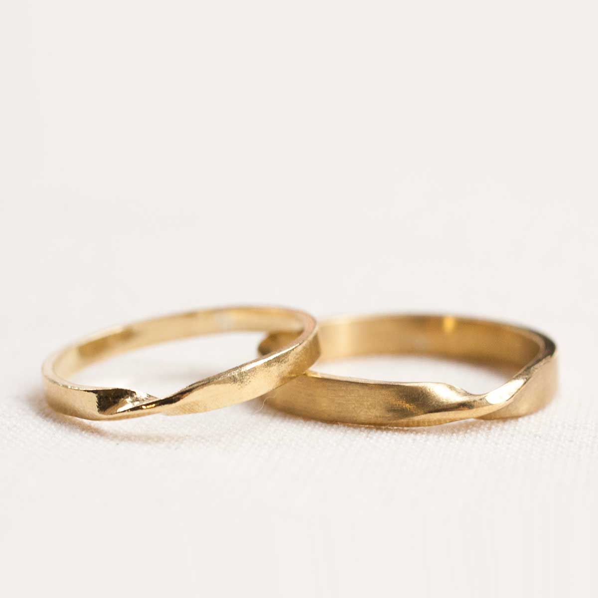 Pareja de anillos de matrimonio